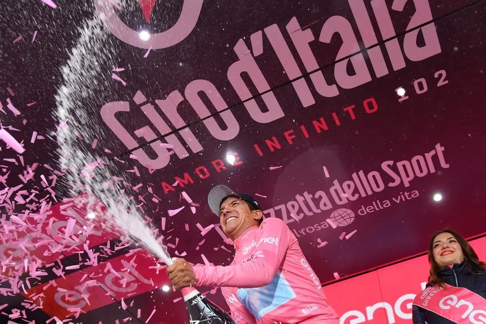 Giro d’Italia: Carapaz - chàng trai vắt sữa bò làm nên lịch sử cho Ecuador ảnh 2
