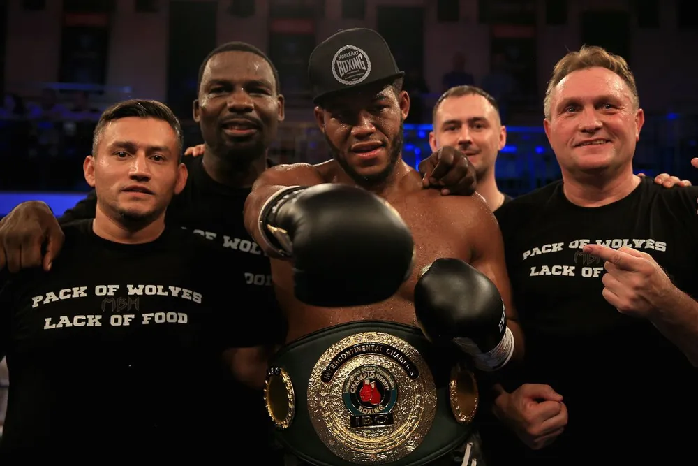 Quyền Anh: Đấm gục cựu võ sĩ MMA ở hiệp 2, Hunter “tiền thưởng” đòi phần thưởng là AJ “cơ bắp” ảnh 3