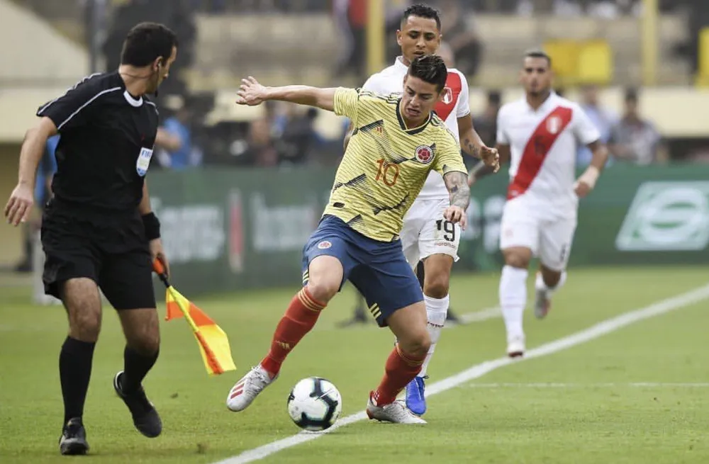 Copa America: Falcao chịu áp lực từ chính người đồng đội Zapata ảnh 1