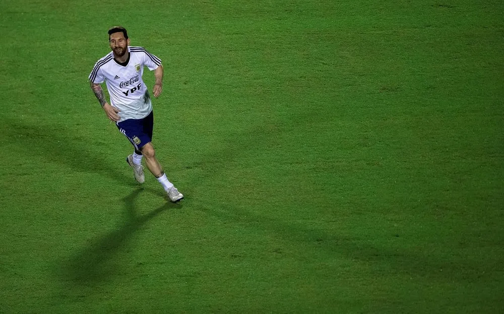 Argentina - Colombia: Ông Scaloni sẽ chơi với “mũi đinh ba” Messi - Aguero - Di Maria ảnh 1