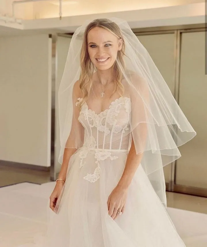 “Mỹ nhân” Đan Mạch Caroline Wozniacki: Diện váy cưới tuyệt đẹp để lên xe hoa ảnh 3