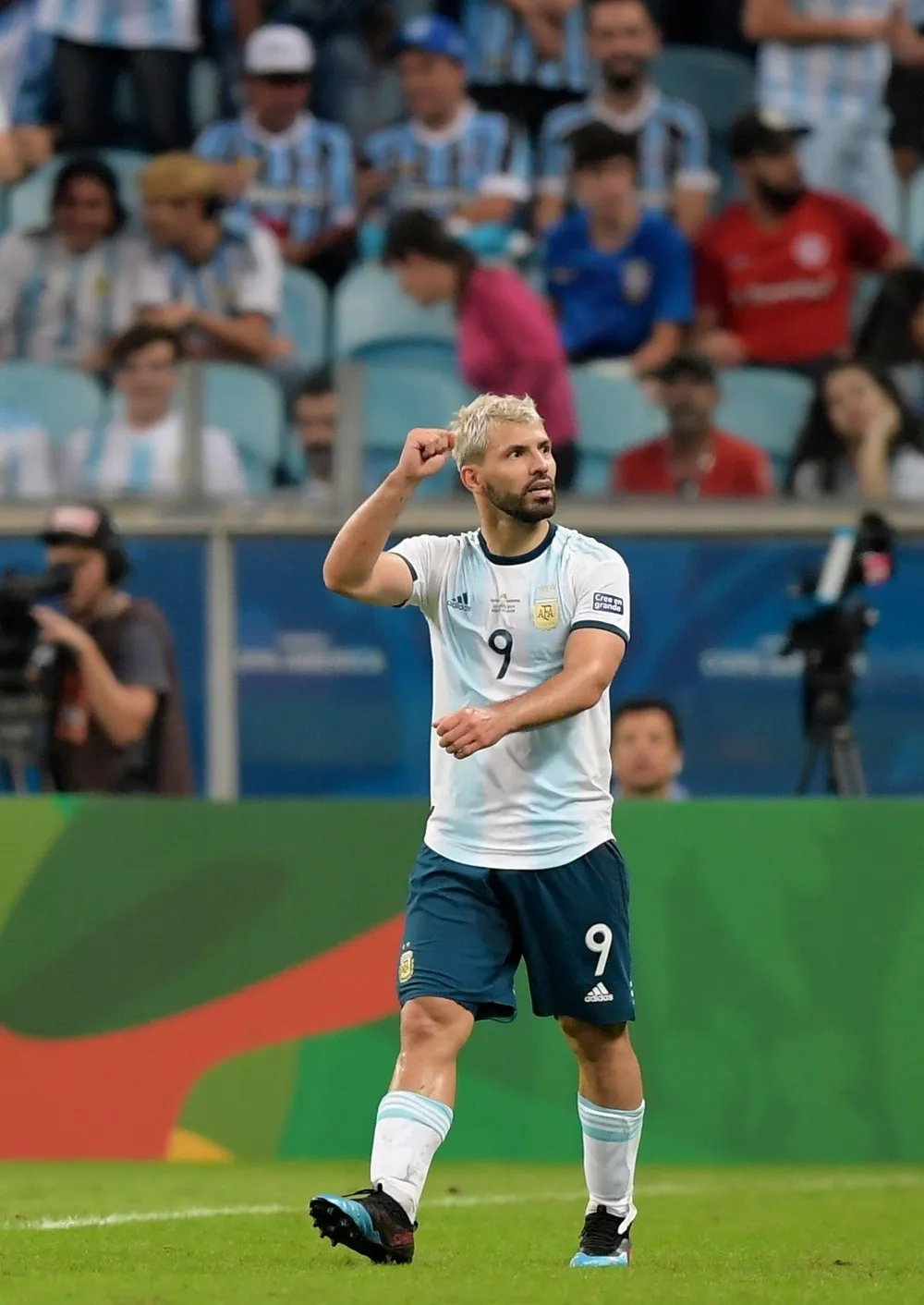 Argentina xếp nhì bảng B: Nhờ Martinez và Aguero “giải cứu”, Messi muốn “được ăn cả, ngã về không” ảnh 3