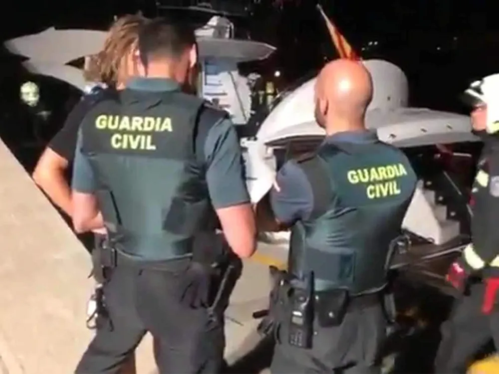 Wladimir Klitschko suýt chết ở Mallorca: Du thuyền bốc cháy, lực lượng phòng vệ bờ biển giải cứu ảnh 2