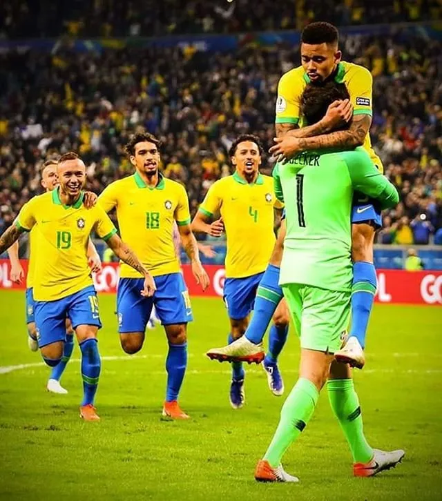 “Người nhện” Alisson Becker: 3 lần đánh bại Messi ảnh 3