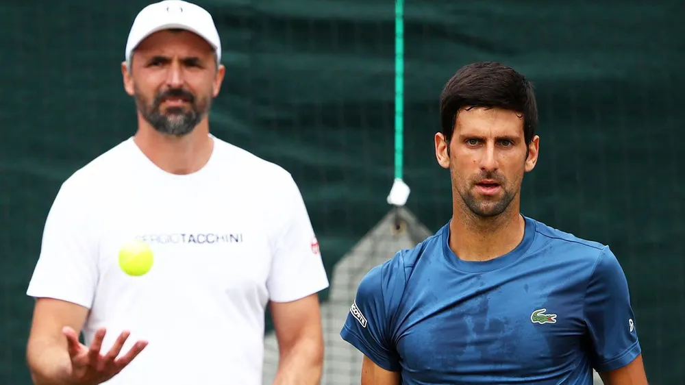 Wimbledon: Djokovic cần 3 tiếng đồng hồ để vào vòng 4, nhưng cánh tay phải của anh bất ngờ bị loại ảnh 1