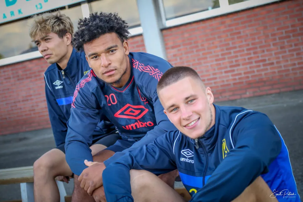 Công Phượng cười toe toét, mang lại may mắn cho Sint-Truidense trong ngày hội quân ảnh 2