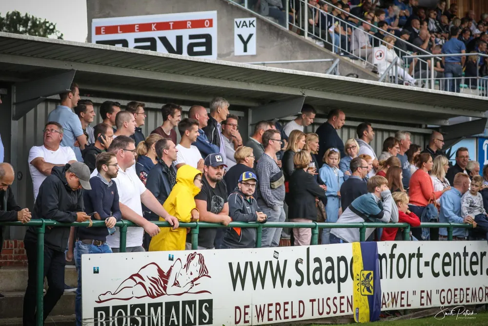 Công Phượng cười toe toét, mang lại may mắn cho Sint-Truidense trong ngày hội quân ảnh 6