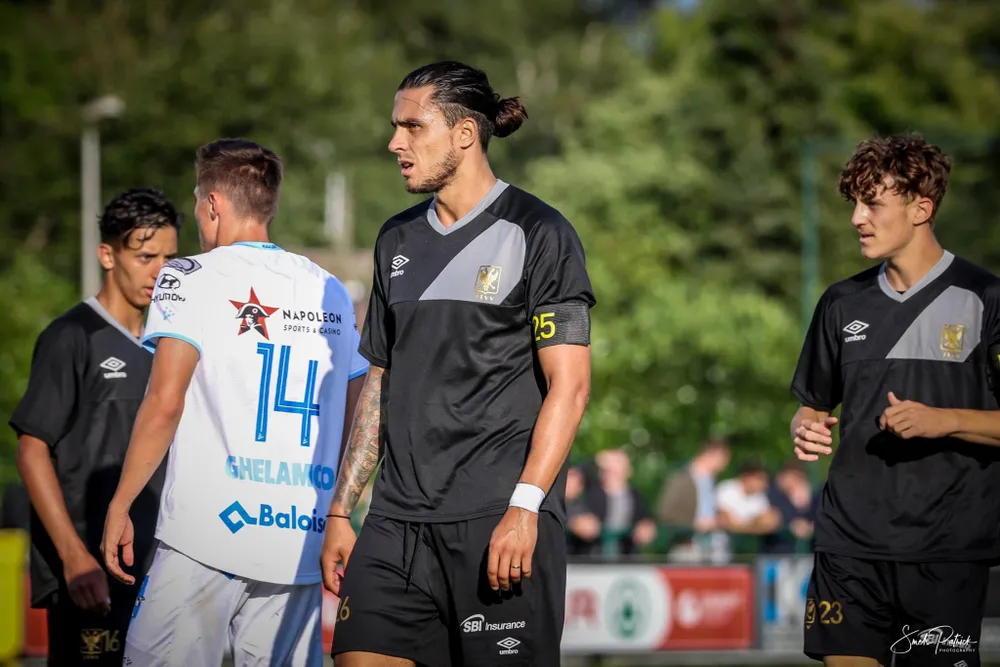 Công Phượng cười toe toét, mang lại may mắn cho Sint-Truidense trong ngày hội quân ảnh 4