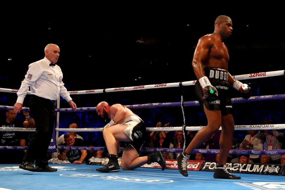 Quyền Anh: Đấm gục em họ của Fury “giận dữ”, Triple D thống trị làng quyền hạng nặng Anh quốc ảnh 6