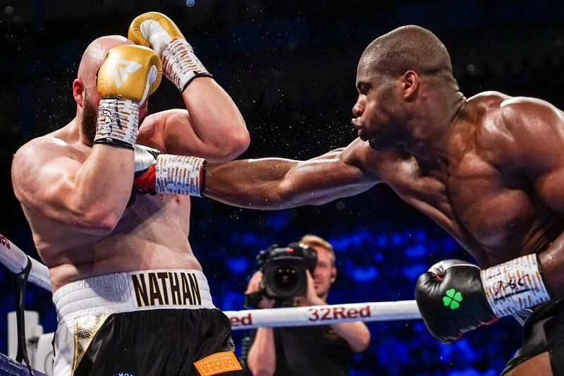 Quyền Anh: Đấm gục em họ của Fury “giận dữ”, Triple D thống trị làng quyền hạng nặng Anh quốc ảnh 2