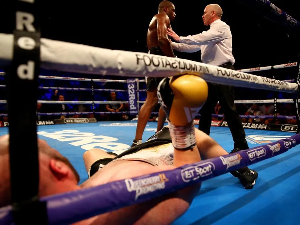 Quyền Anh: Đấm gục em họ của Fury “giận dữ”, Triple D thống trị làng quyền hạng nặng Anh quốc ảnh 5