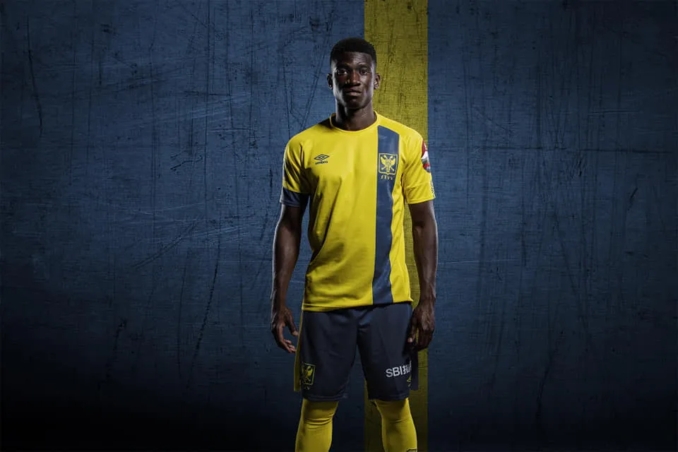 Không có “người mẫu” Công Phượng, Sint-Truidense vẫn công bố áo đấu tuyệt đẹp, Fan Việt phấn khích ảnh 2