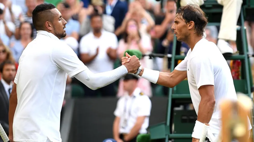 Kyrgios có thể “thổi bay” Federer - Nadal - Djokovic, nhưng trước mắt chỉ... thổi bay chai nước ảnh 1