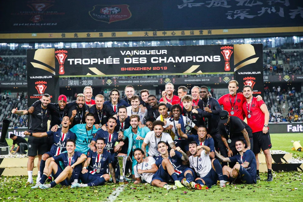 Ăn mừng Siêu Cúp nước Pháp lần thứ 9 cùng PSG, Neymar bị… Mbappe đẩy ra khỏi đội hình chụp ảnh ảnh 3