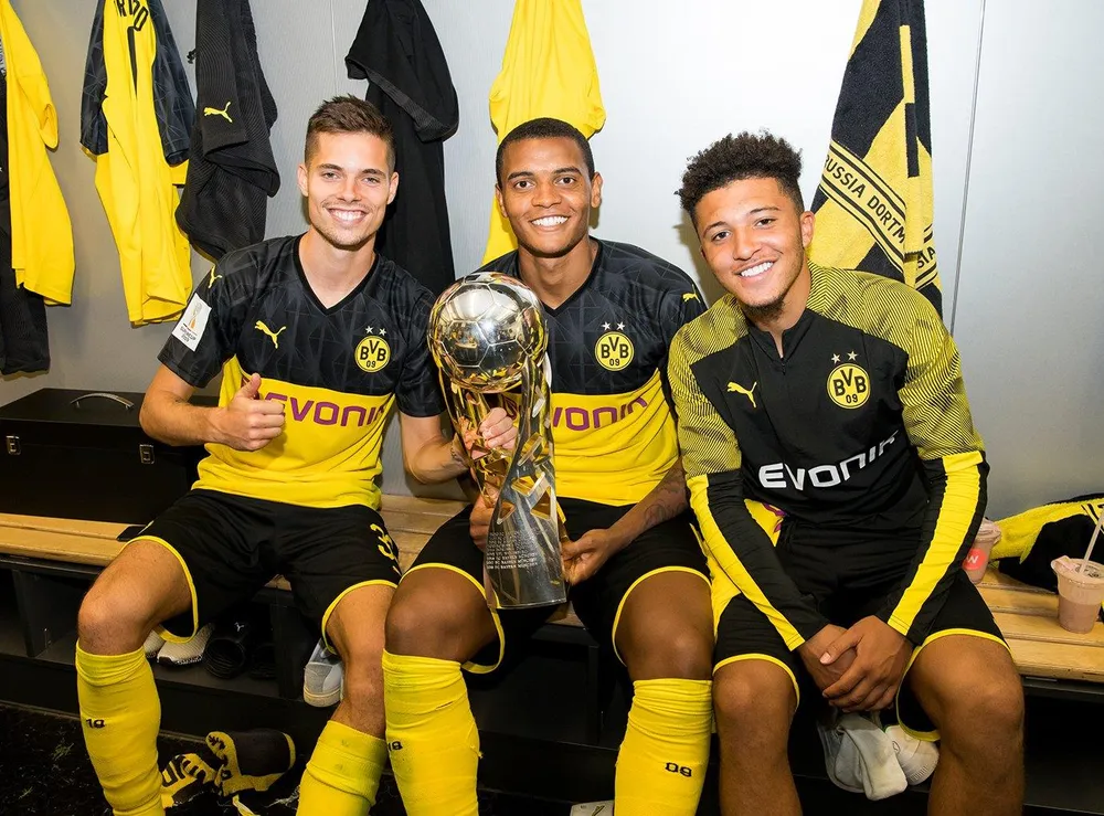 Borussia Dortmund ăn mừng Siêu cúp nước Đức sau khi đánh bại Bayern ảnh 6