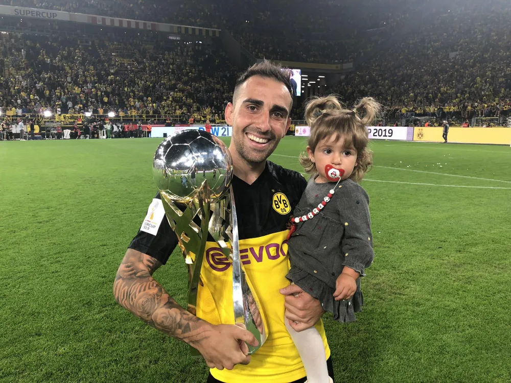 Borussia Dortmund ăn mừng Siêu cúp nước Đức sau khi đánh bại Bayern ảnh 4