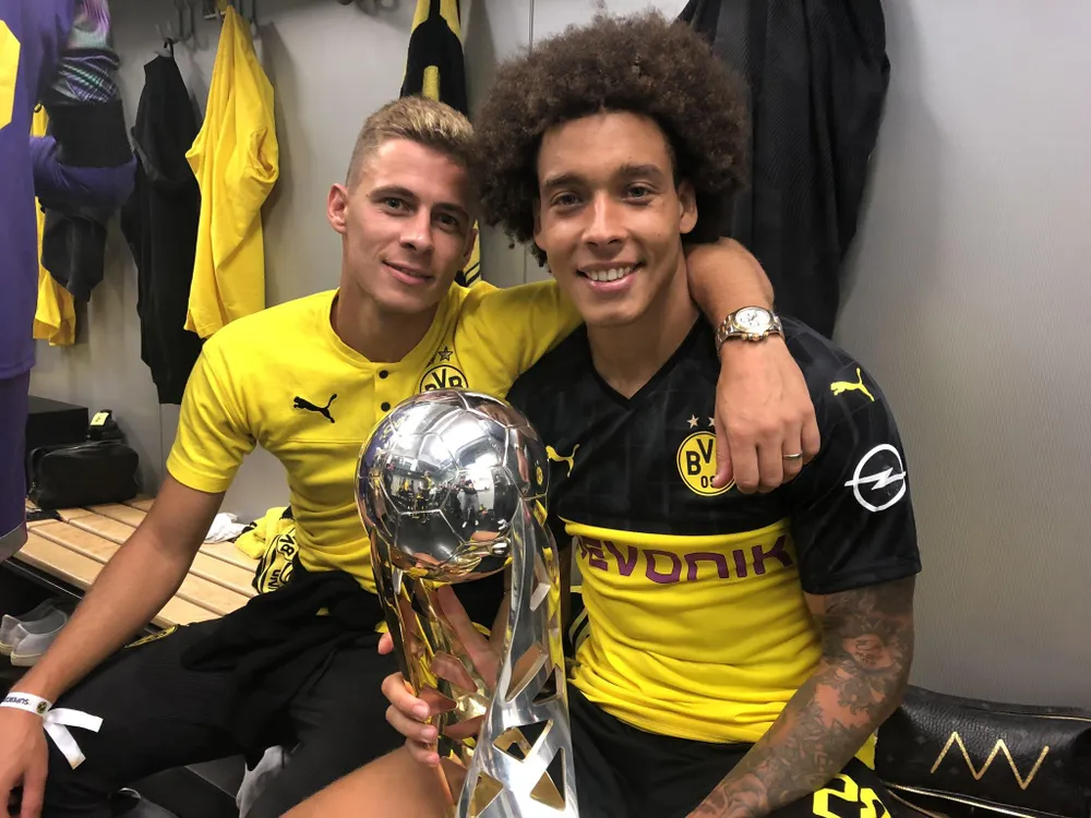 Borussia Dortmund ăn mừng Siêu cúp nước Đức sau khi đánh bại Bayern ảnh 8