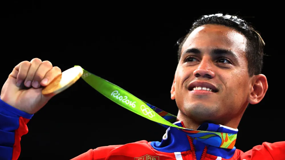 Võ sĩ vô địch Olympic đào ngũ khỏi Cuba bị đấm gục ngay hiệp 1, thua trận chuyên nghiệp đầu tiên ảnh 3