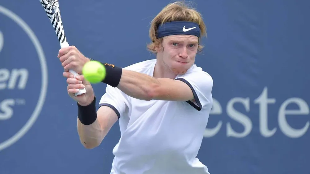 Rublev lật đổ Federer