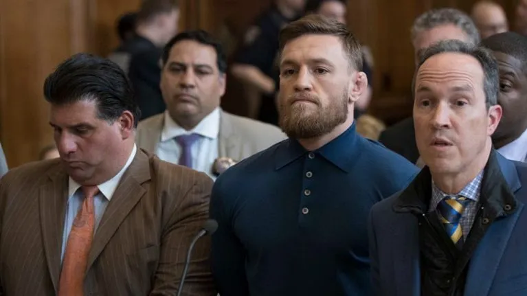 McGregor nhận sai khi đấm người trong quán bar, muốn tái chiến báo thù Khabib ảnh 1