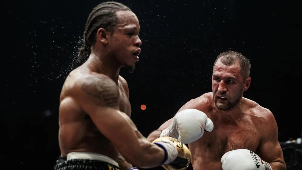 Kovalev thắng KO Yarde “không sợ súng” ở trận đại chiến tại Trung tâm triển lãm… máy kéo ảnh 2