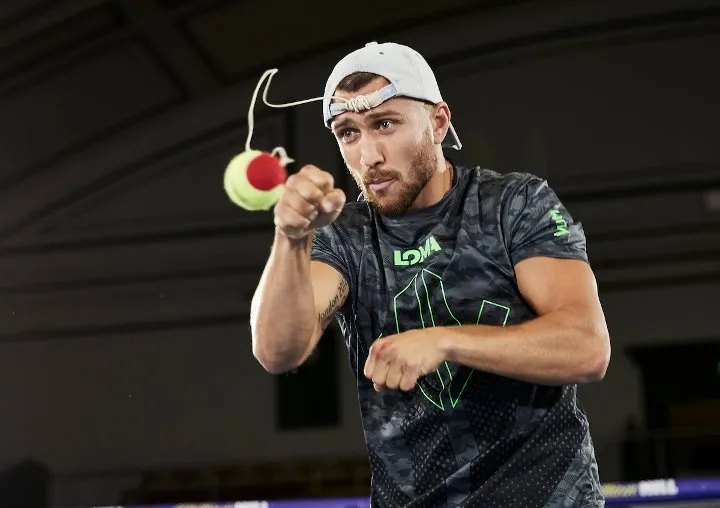 Quyền Anh: Luyện quyền với bóng quần, Lomachenko khiến Nhà thi đấu O2 (London) náo loạn ảnh 5