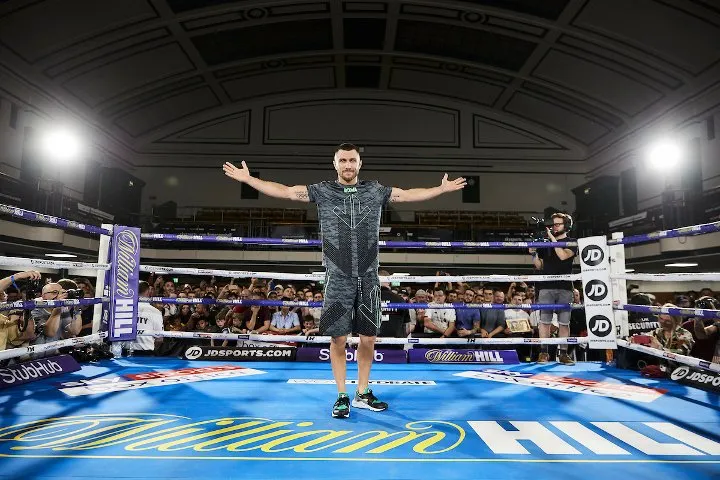 Quyền Anh: Luyện quyền với bóng quần, Lomachenko khiến Nhà thi đấu O2 (London) náo loạn ảnh 13