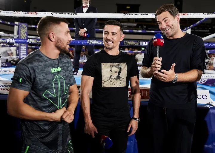 Quyền Anh: Luyện quyền với bóng quần, Lomachenko khiến Nhà thi đấu O2 (London) náo loạn ảnh 3