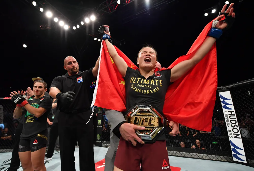 UFC: Đấng mày râu chưa thấy, “nữ trung hào kiệt” Weili đã mang tự hào về cho làng võ Trung Quốc ảnh 1