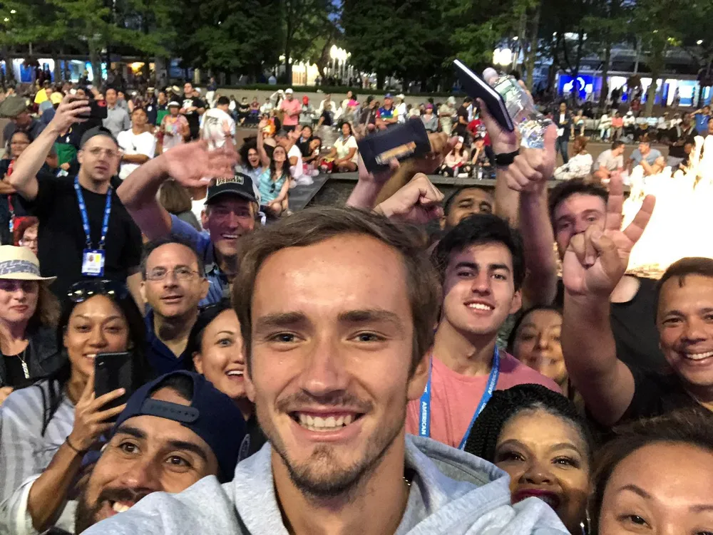 US Open: Dimitrov bất ngờ loại Federer, sẽ đấu với “Kẻ thù của nước Mỹ” - Medvedev ở bán kết ảnh 4