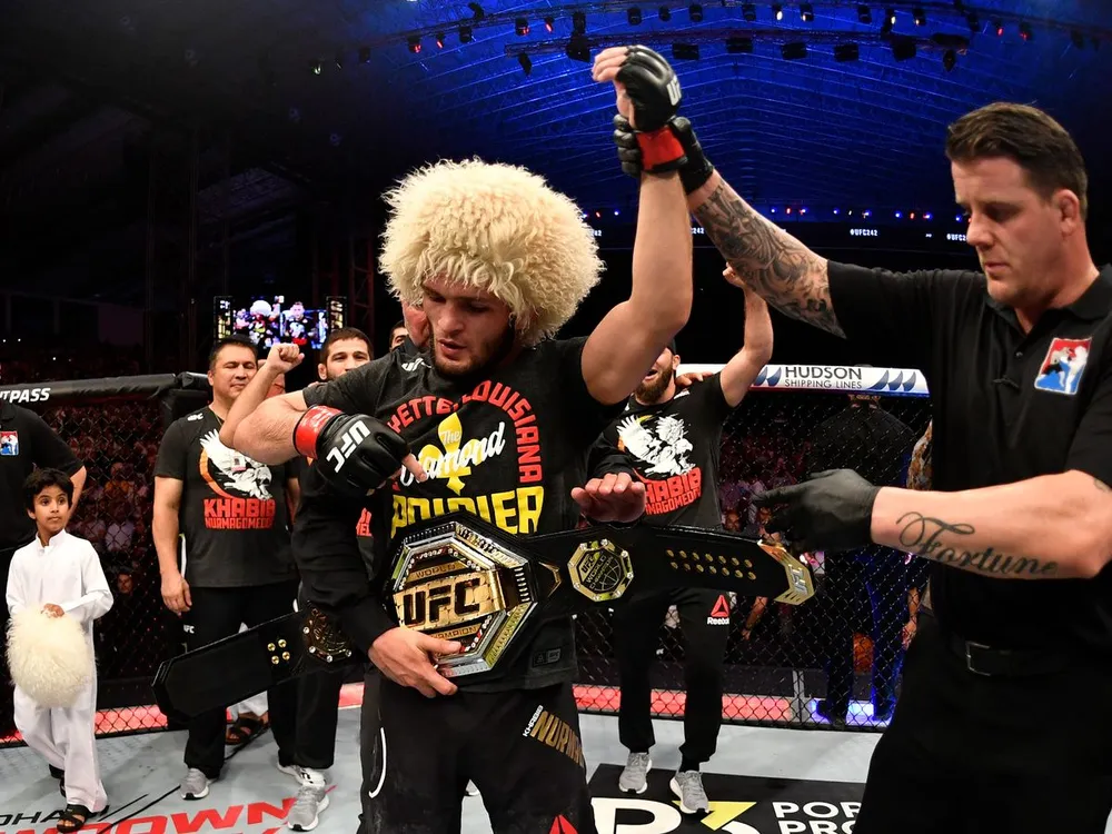 UFC 242: “Đại bàng Nga” Khabib lại lừa thế siết cổ khiến đối thủ phải đập tay xin hàng ảnh 5