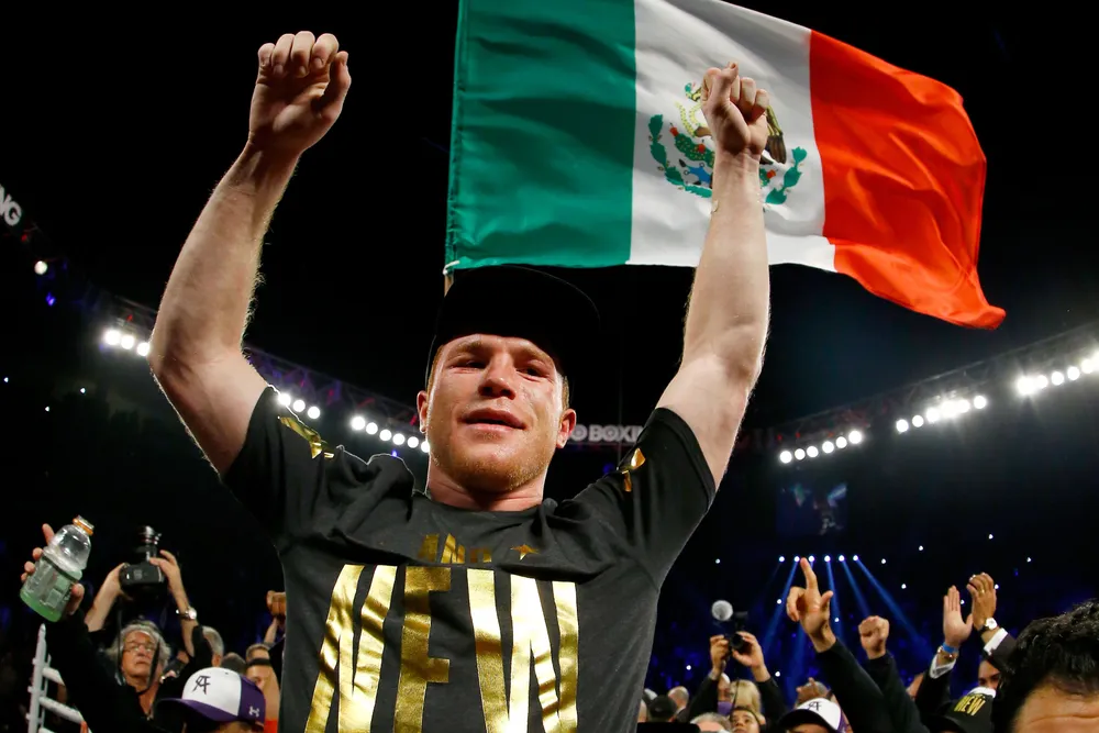 Mạo hiểm phi thăng hạn bán nặng, Canelo muốn làm nên lịch sử cho làng quyền Mexico