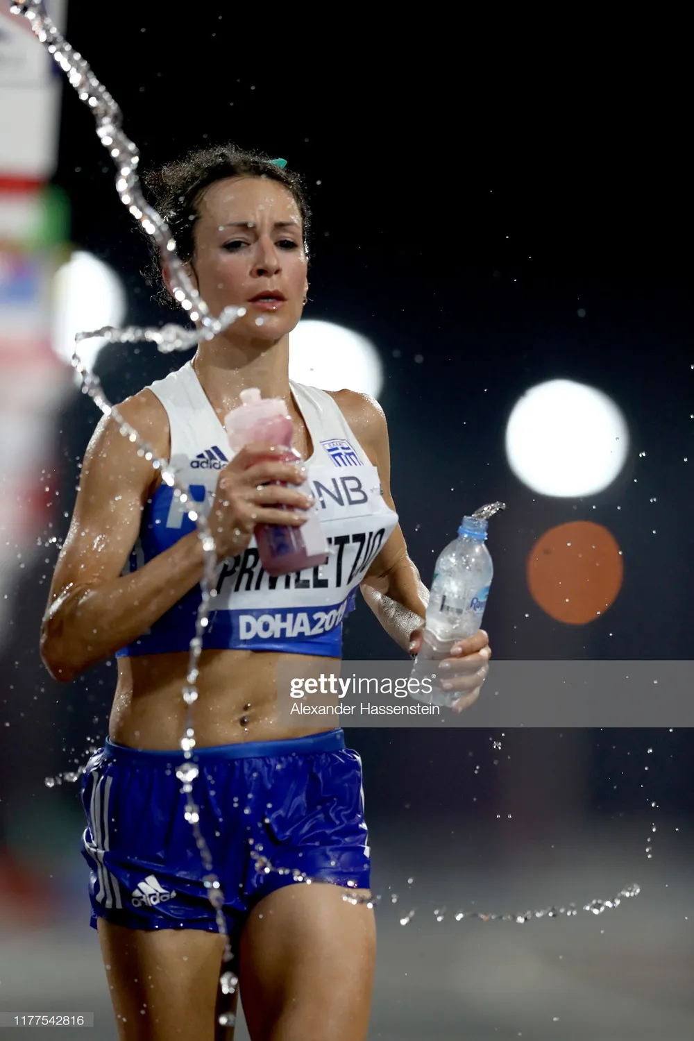 Giải điền kinh thế giới 2019: Chạy marathon, bà mẹ 3 con 41 tuổi về đích lúc 2 rưỡi sáng, xếp hạng 6 ảnh 6