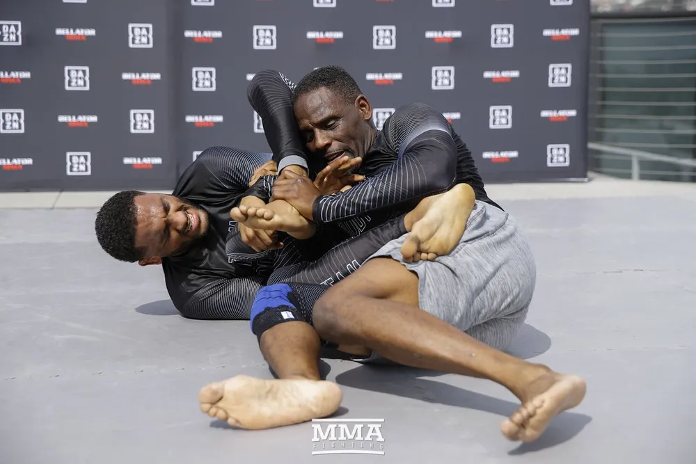 MMA Bellator 228: Hổ phụ sinh sư tử - McKee cha thắng KO hiệp 2, McKee con thắng ngay giây thứ 8 ảnh 1