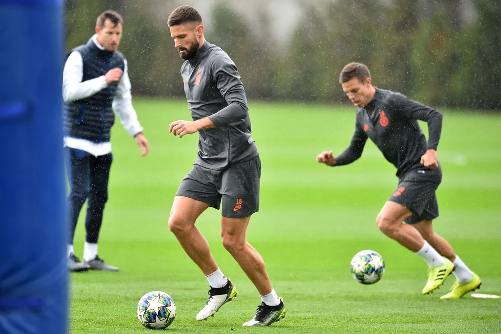 Chelsea tập luyện trước khi sang Pháp: Kante, Giroud và Zouma quay trở lại! ảnh 11