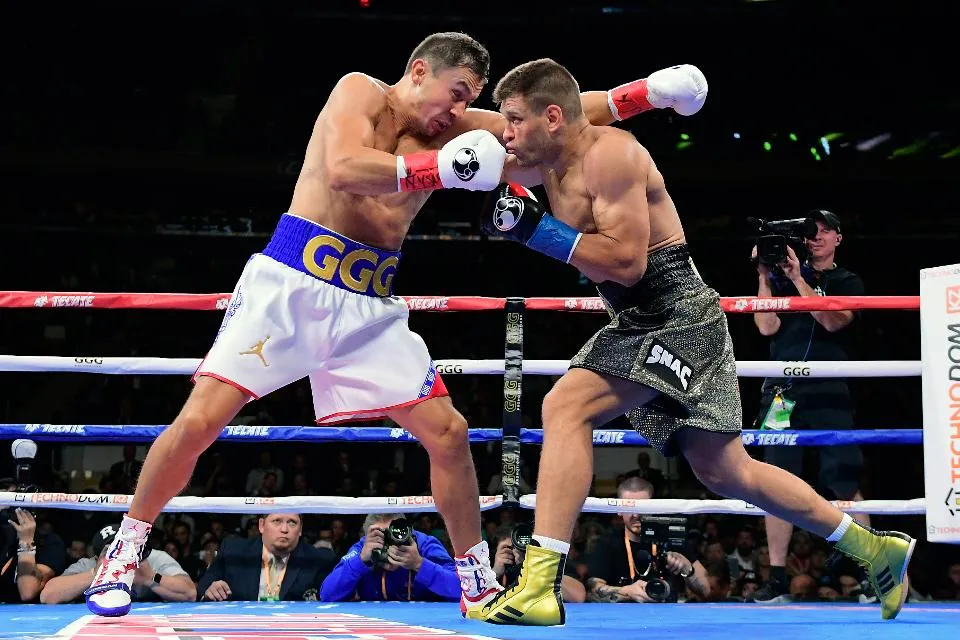 Quyền Anh: Golovkin thắng điểm Derevyanchenko ở đại chiến làng quyền Liên Xô cũ, cả 2 vào bệnh viện ảnh 3
