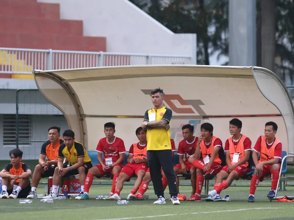 HLV Bảo Chúng và áp lực khi nắm đội Quốc An - Quốc Michel. Ảnh: DŨNG PHƯƠNG