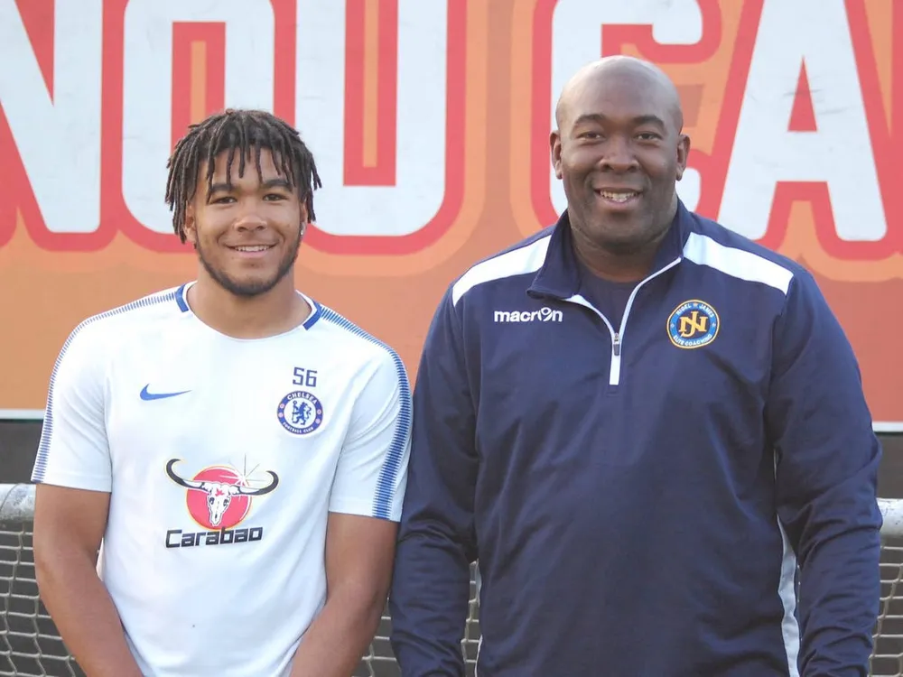 Reece James và cha của mình, ông Nigel James