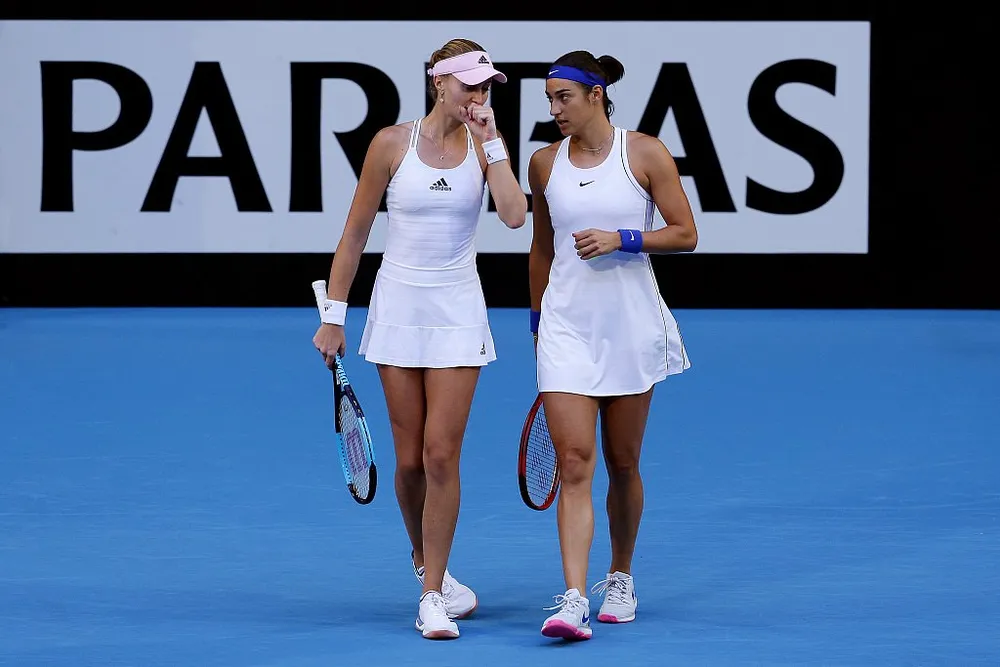 Fed Cup: Bộ đôi mỹ nhân Garcia – Mladenovic hạ “cánh én đơn độc” Barty, Pháp vô địch sau 16 năm ảnh 3