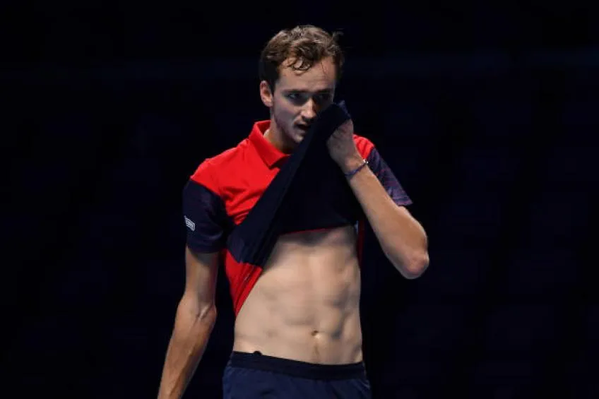 ATP Finals: Nadal phản ứng sau khi thua Zverev, Medvedev “cay” vì thất thủ trước Tsitsipas ảnh 1