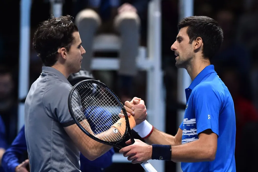 ATP Finals: Thiem tiếp tục “làm loạn” - hạ luôn Djokovic, Federer thắng trận đầu tiên ảnh 1
