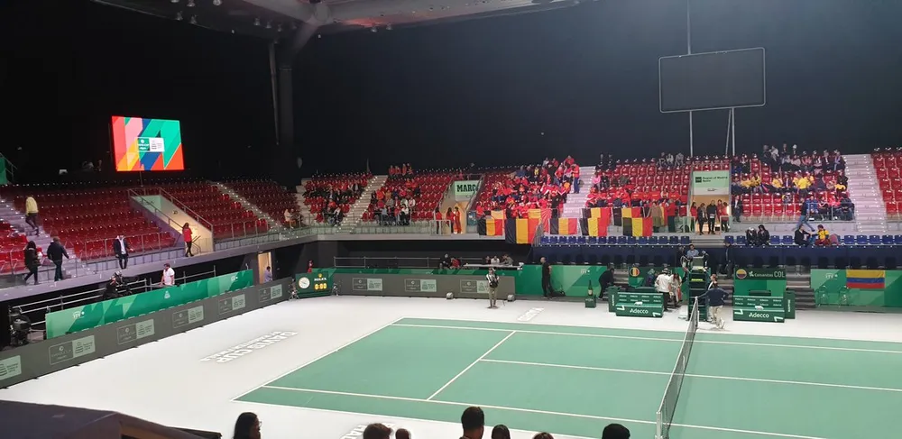 Tấm hình "Chỉ có 15 khán giả trên khán đài"