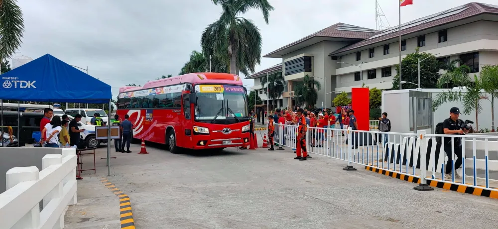 Sân Binan bị chê tệ hơn sân… phủi, còn phóng viên Việt Nam thua trắng 0-5 ảnh 1