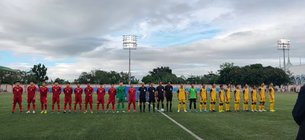 Sân Binan bị chê tệ hơn sân phủi ở Sài Gòn