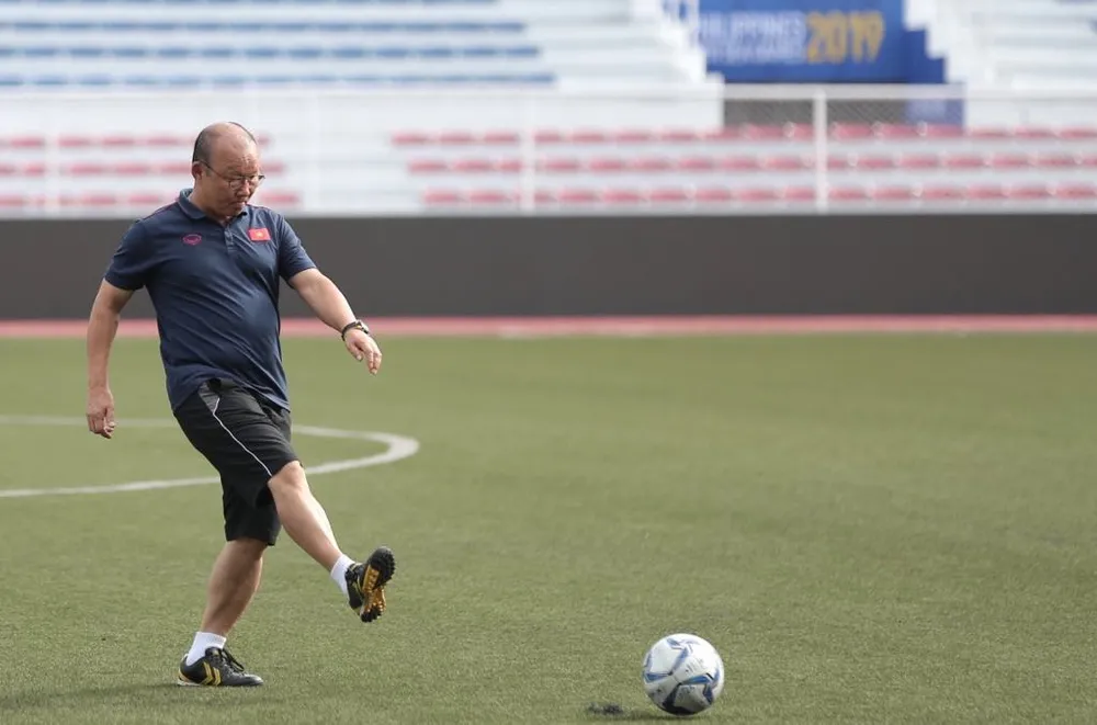 Thầy Park vội vã, Quang Hải và Văn Hậu thảnh thơi ảnh 5