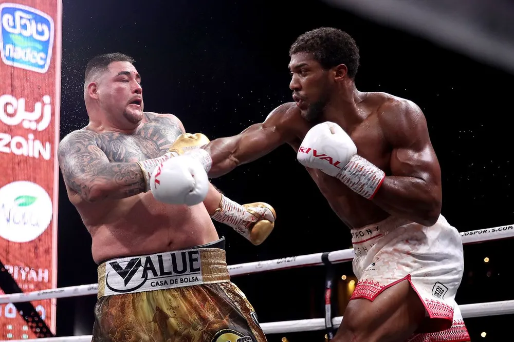 Quyền Anh: AJ “cơ bắp” báo thù “Gã mập ù” Andy Ruiz, đoạt lại các đai vô địch ảnh 2