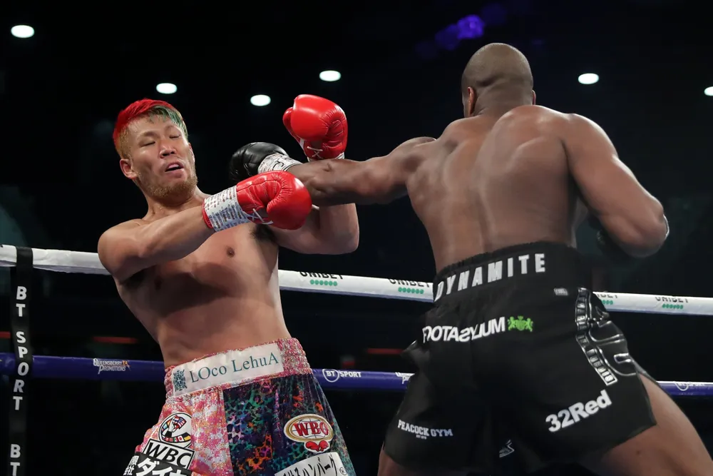 Quyền Anh: Thắng KO trận thứ 13, Triple D chạm thêm một tay vào “đỉnh thế giới” ảnh 1