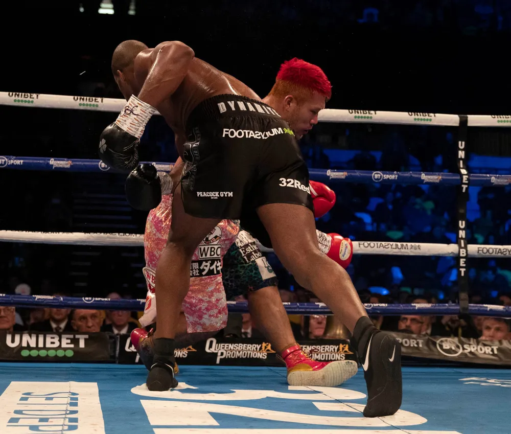 Quyền Anh: Thắng KO trận thứ 13, Triple D chạm thêm một tay vào “đỉnh thế giới” ảnh 2