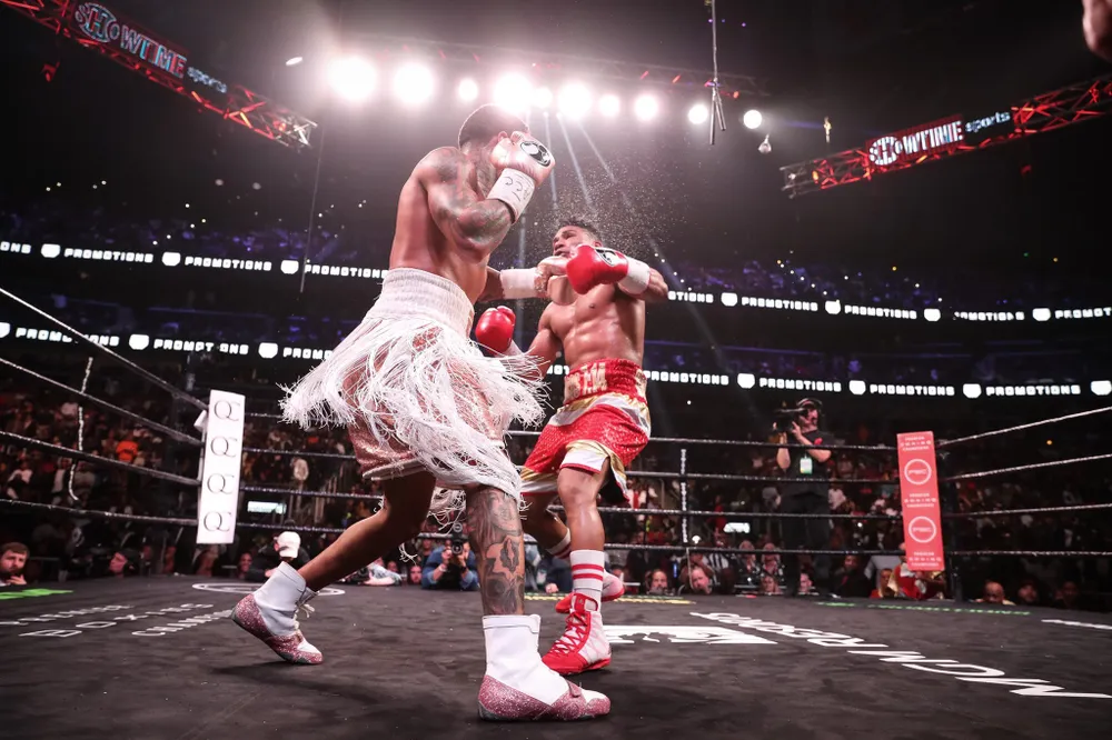 Những trận đấu quyền cuối năm 2019: “Cỗ xe tăng” thắng trận KO thứ 22, “Máy cưa” thua điểm Pascal ảnh 1