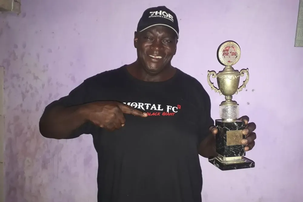 Zuluzinho trong một trận thượng đài ở Serbia